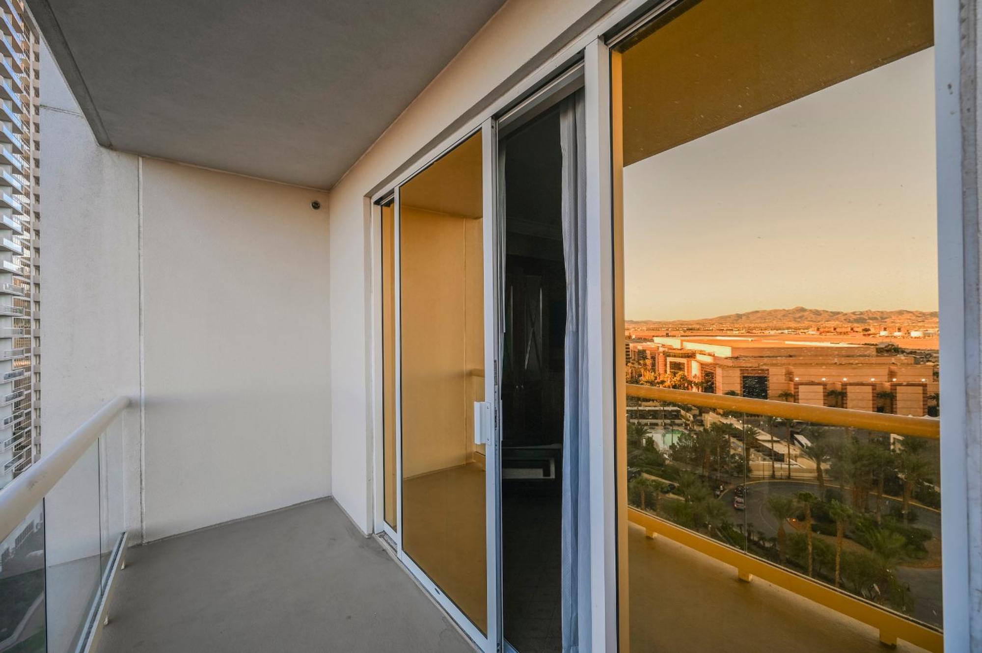 Stripviewsuites At Signature Лас-Вегас Номер фото